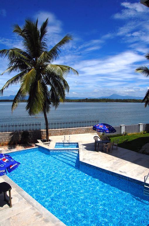 Hotel Blue Waters Kundapur Exterior foto