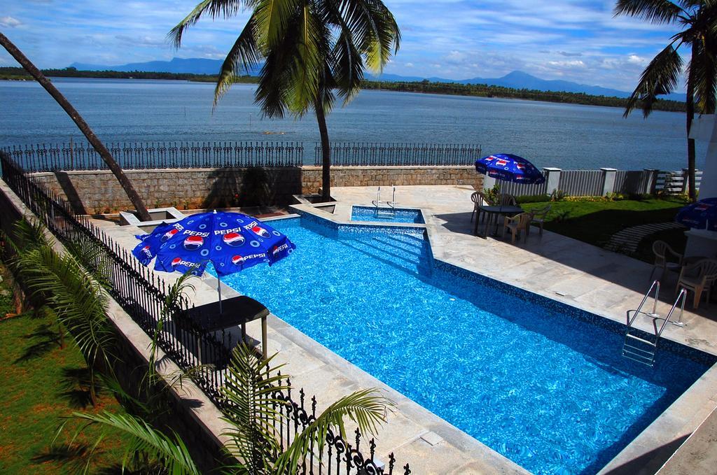 Hotel Blue Waters Kundapur Exterior foto